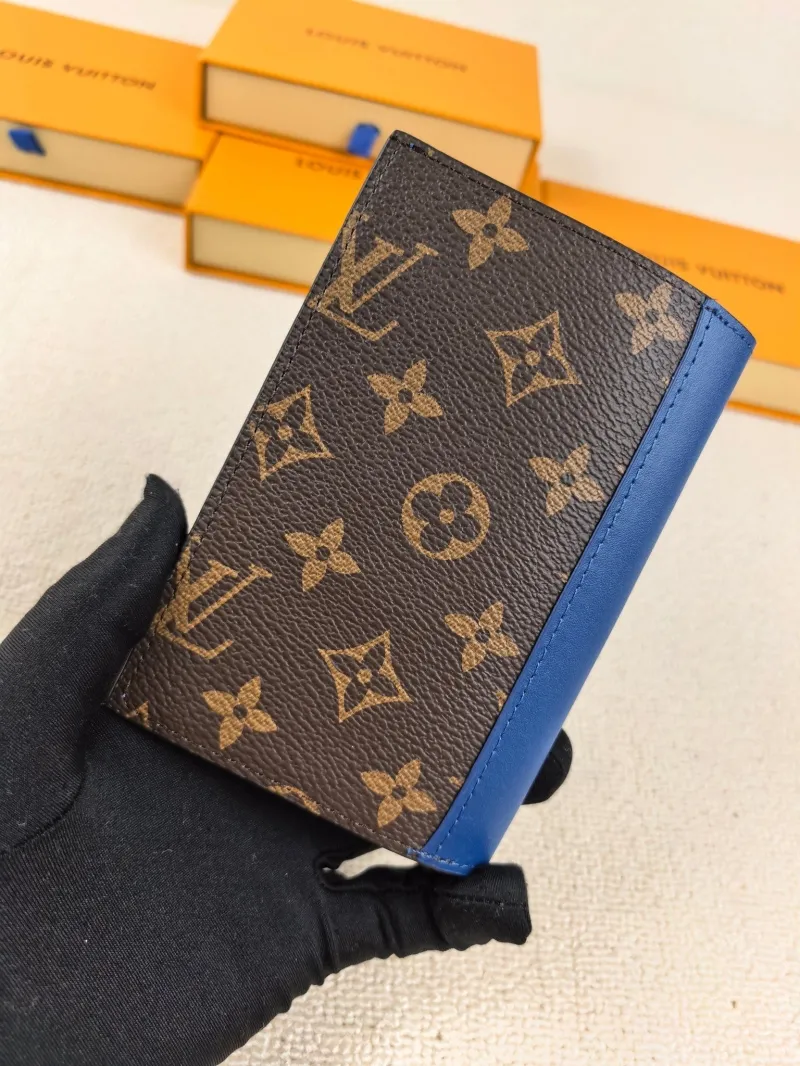 Alternative view of LV Wallets-221