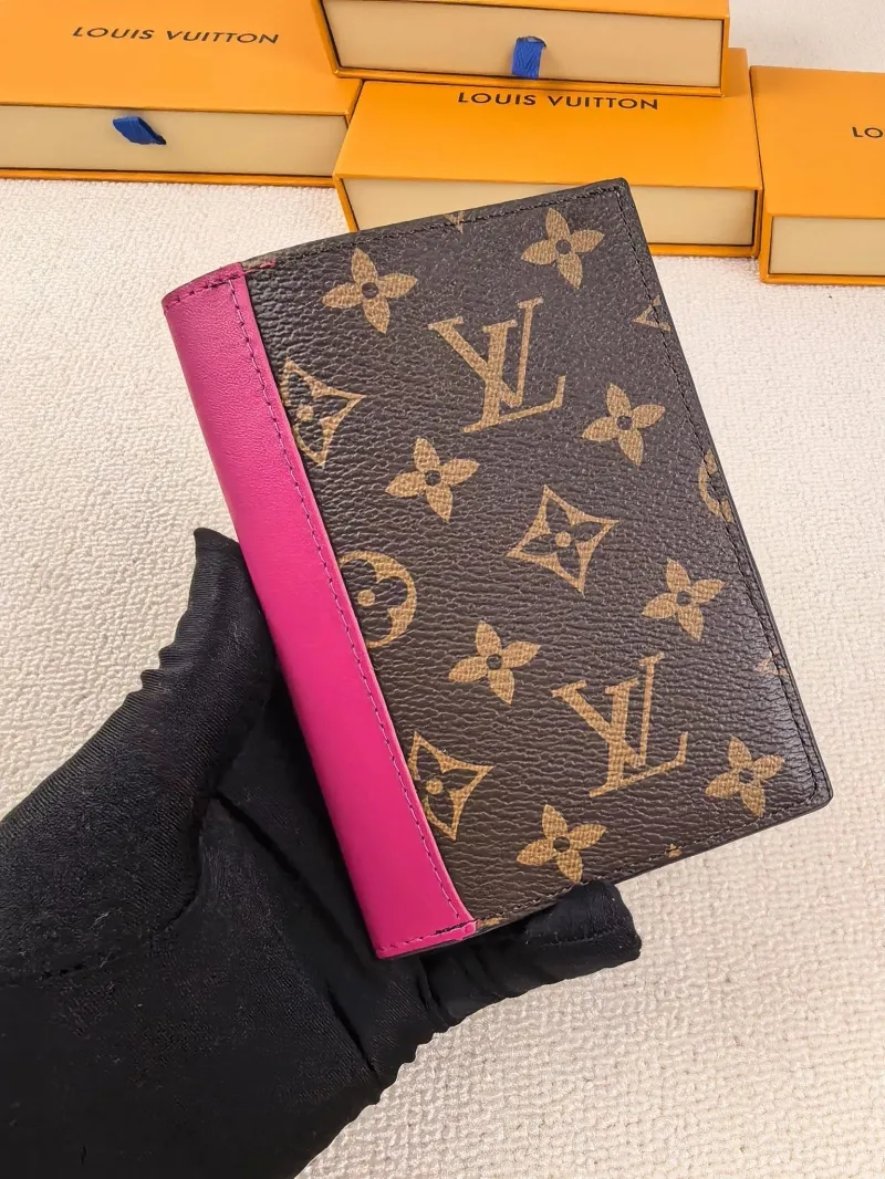 LV Wallets-223