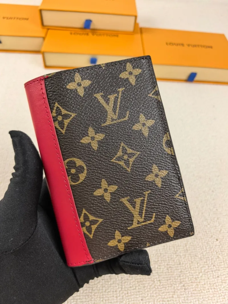 LV Wallets-224