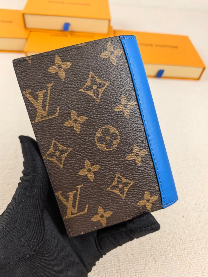 Alternative view of LV Wallets-225