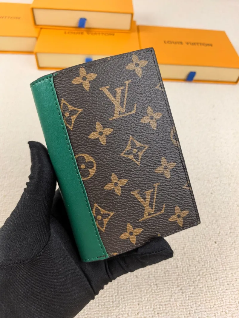 LV Wallets-226
