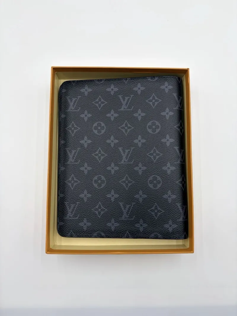 Alternative view of LV Wallets-230