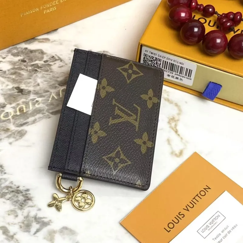 Alternative view of LV Wallets-233