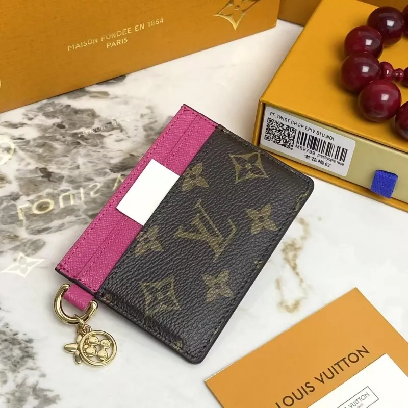 Alternative view of LV Wallets-234