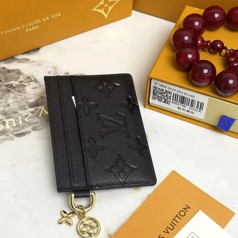 Alternative view of LV Wallets-240