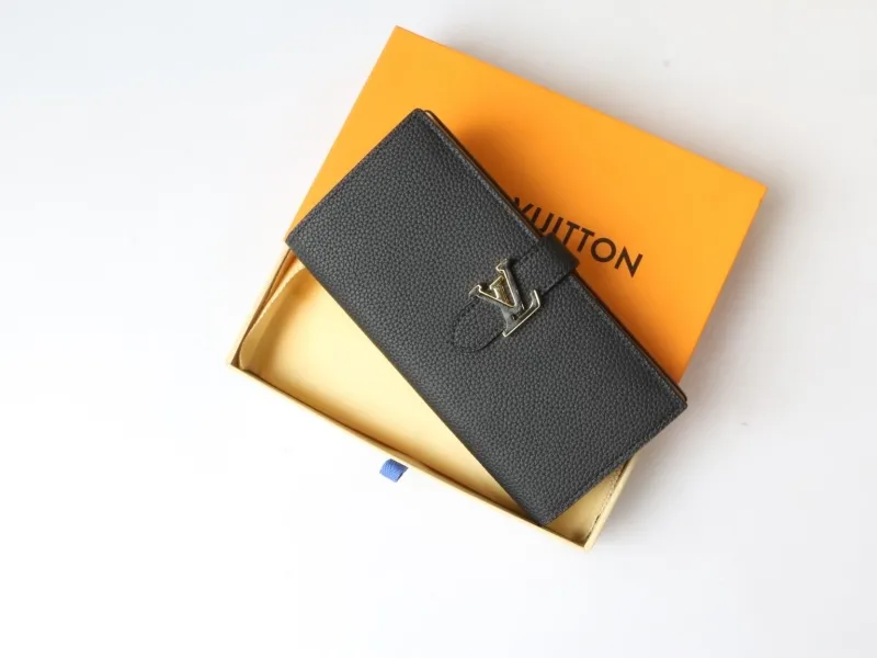 Alternative view of LV Wallets-242