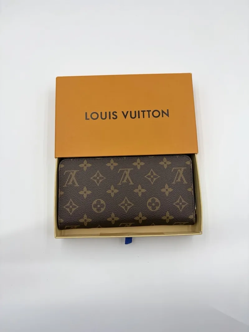 Alternative view of LV Wallets-247