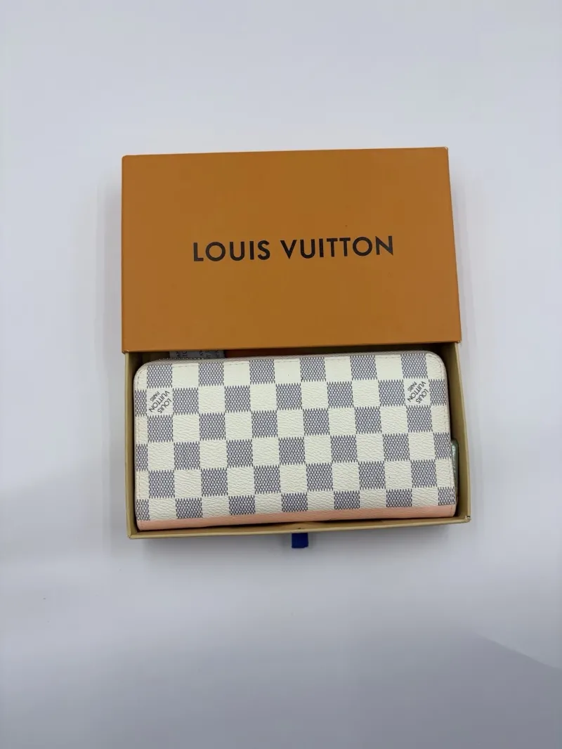 Alternative view of LV Wallets-249