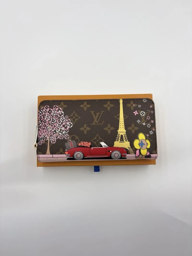 Alternative view of LV Wallets-250