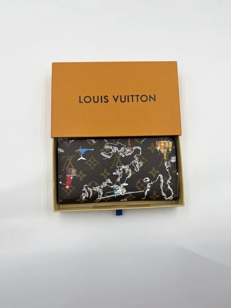 Alternative view of LV Wallets-251