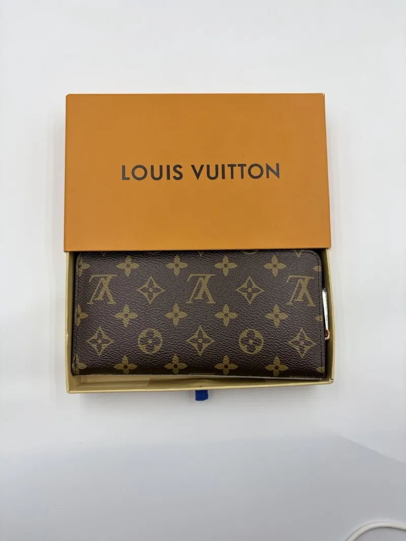 Alternative view of LV Wallets-253