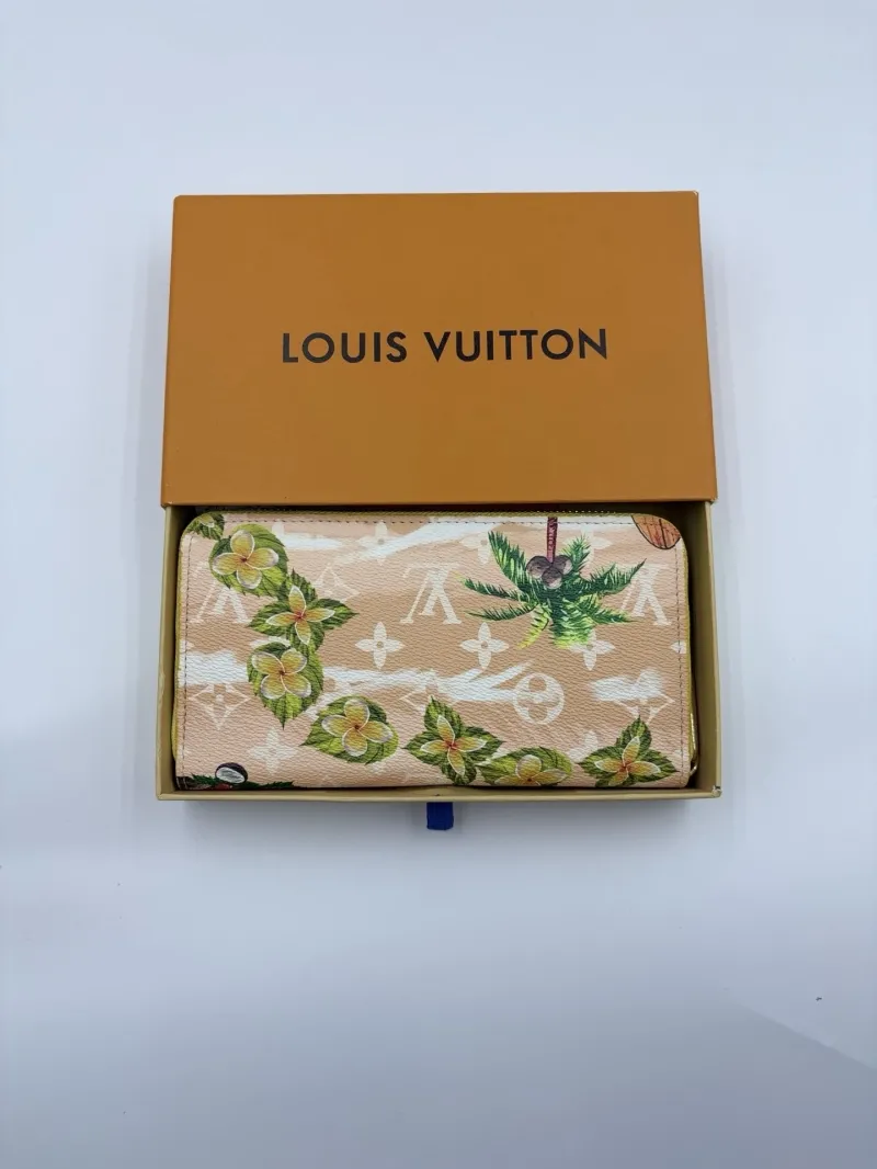 Alternative view of LV Wallets-255