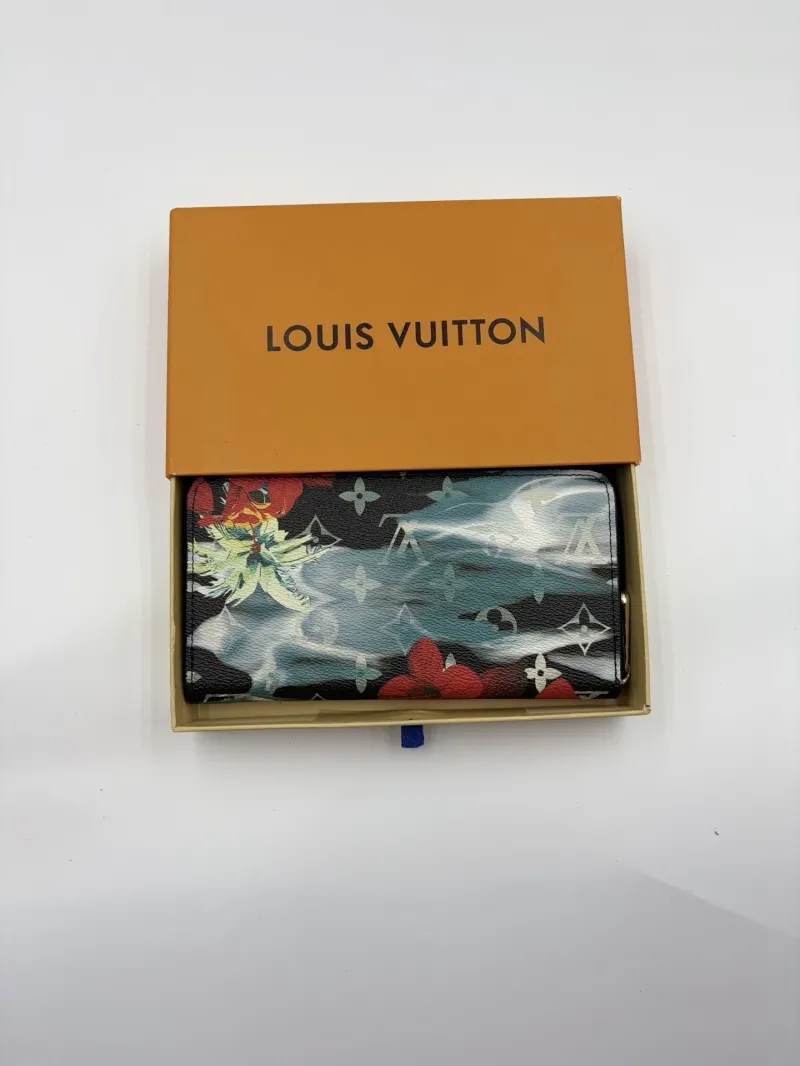 Alternative view of LV Wallets-256