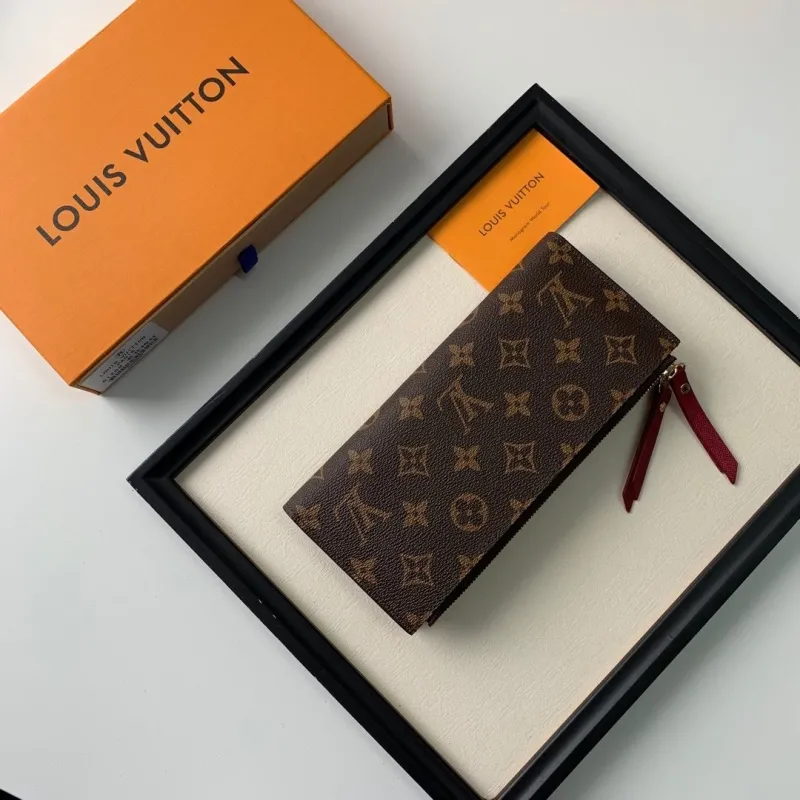 Alternative view of LV Wallets-260