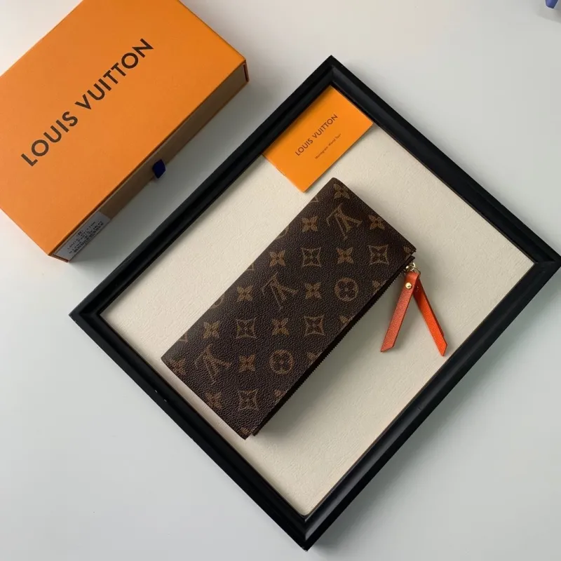 Alternative view of LV Wallets-261