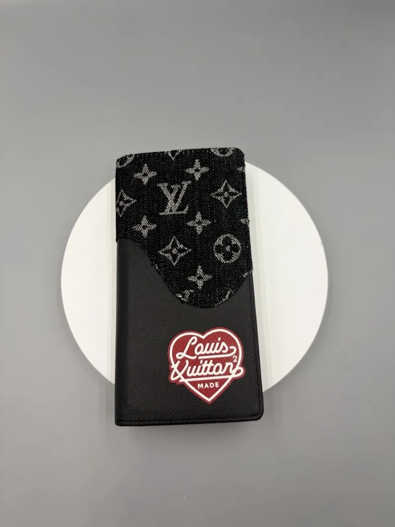 LV Wallets-266