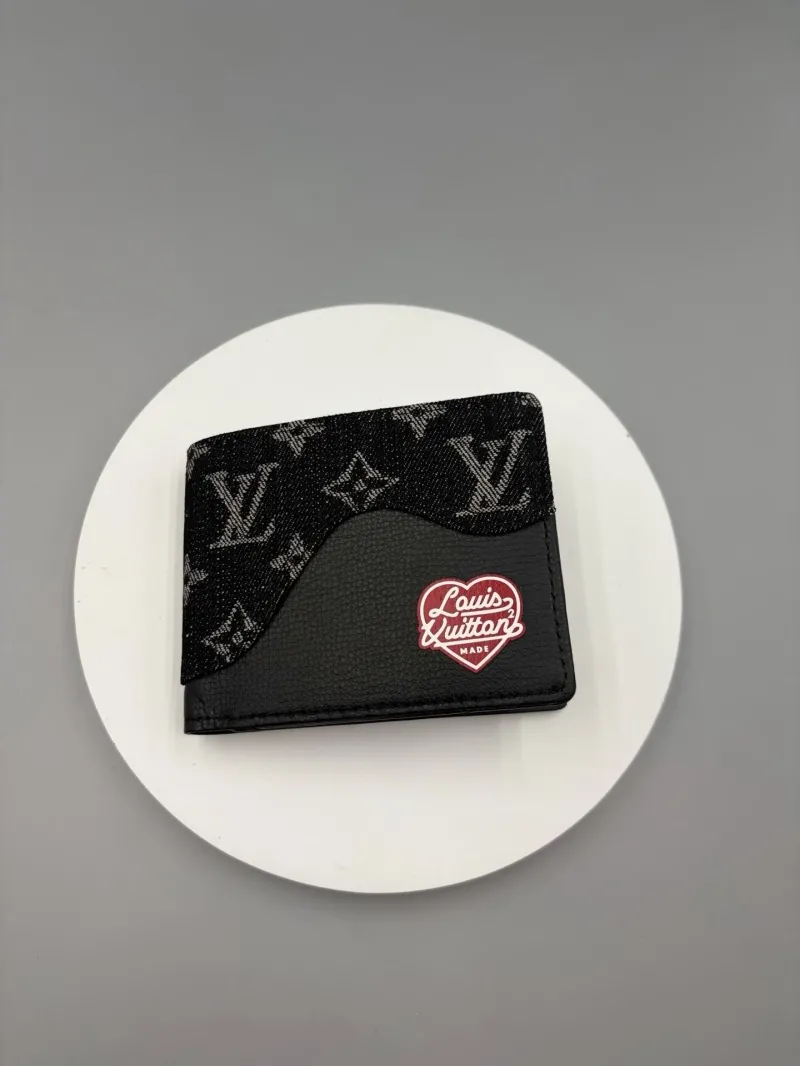 LV Wallets-268