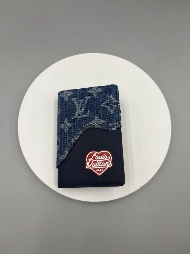 LV Wallets-270