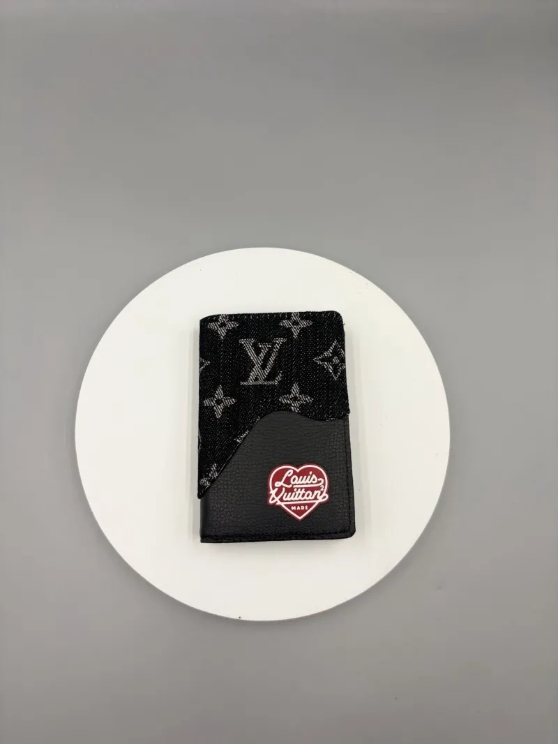 LV Wallets-271