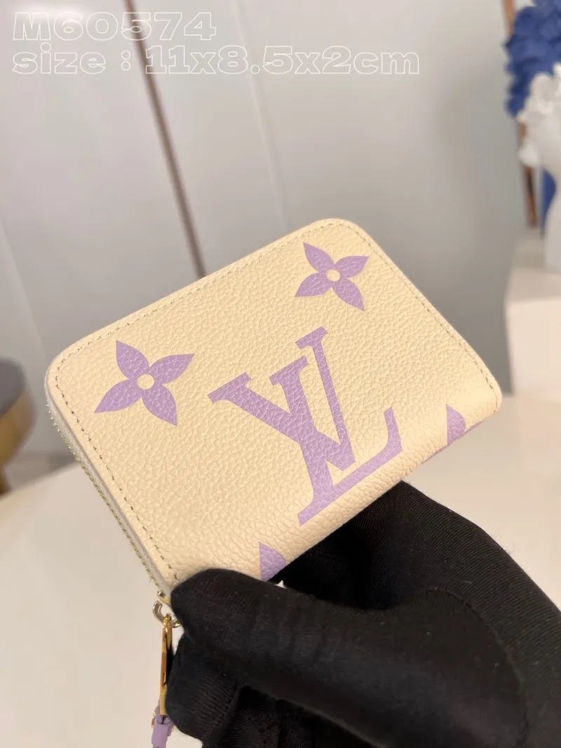 Alternative view of LV Wallets-274