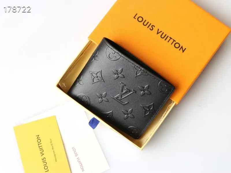 Alternative view of LV Wallets-276