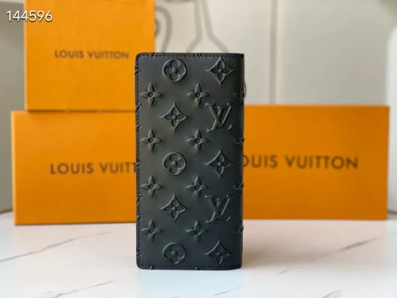 Alternative view of LV Wallets-277