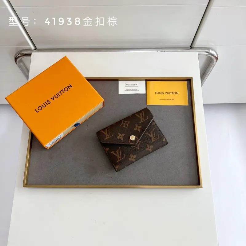 LV Wallets-278