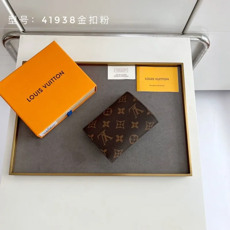 Alternative view of LV Wallets-280