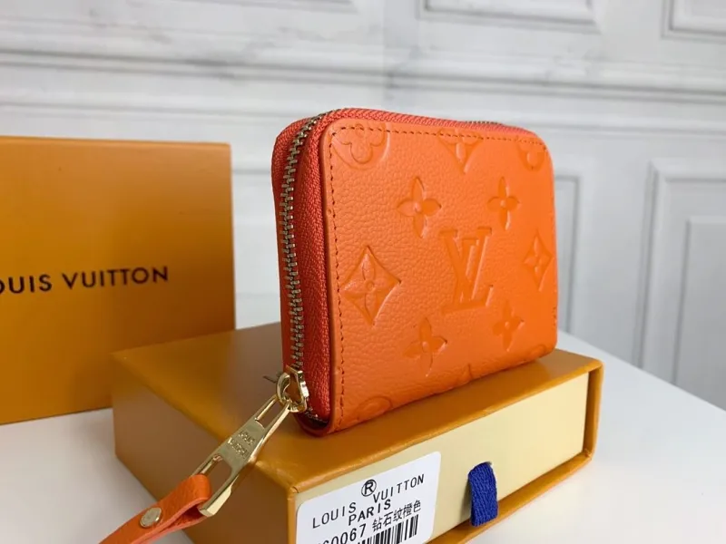 Alternative view of LV Wallets-283