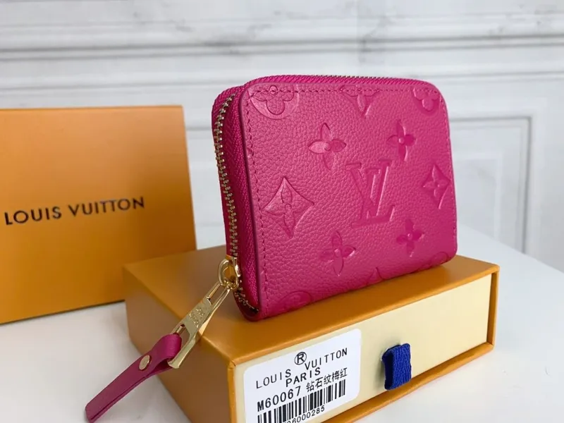 Alternative view of LV Wallets-284