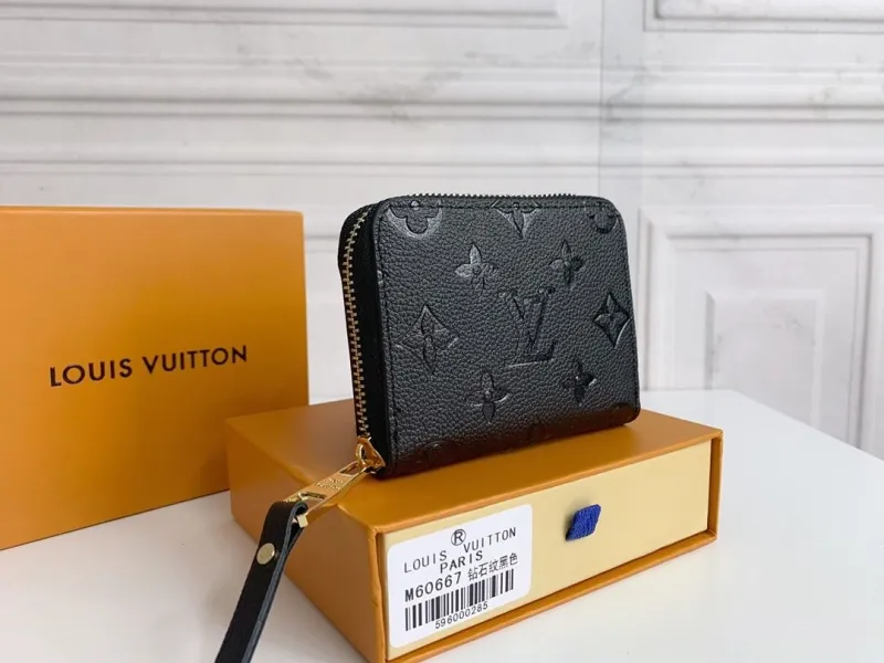 Alternative view of LV Wallets-287