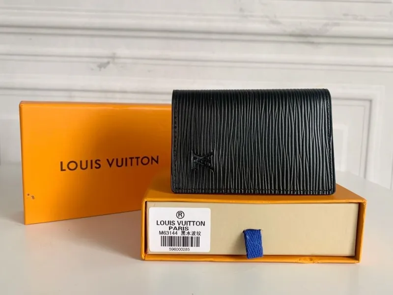 LV Wallets-288