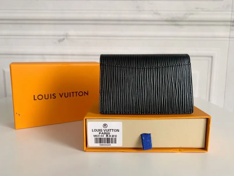 Alternative view of LV Wallets-288