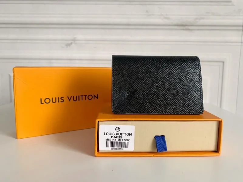 LV Wallets-289
