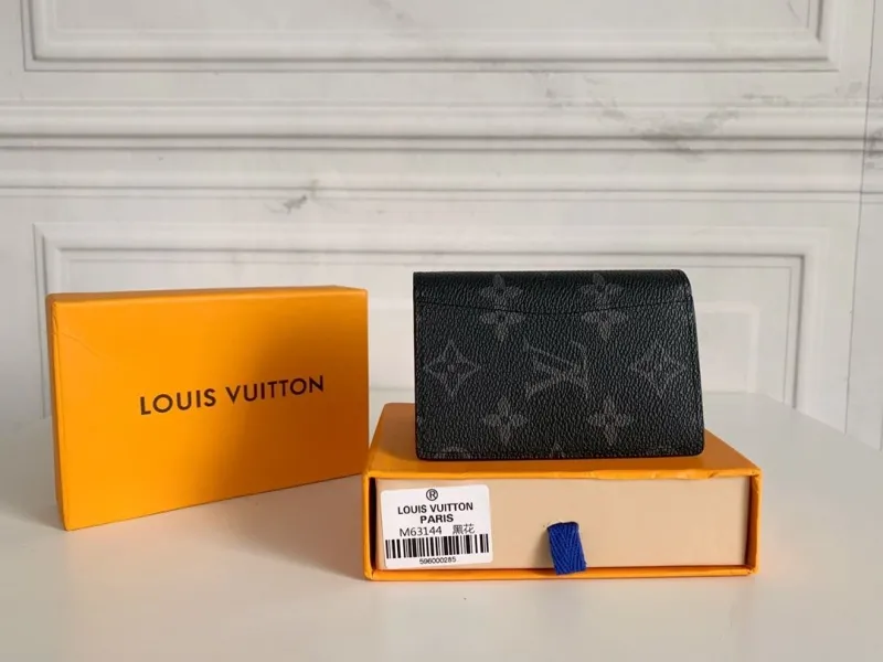 LV Wallets-290