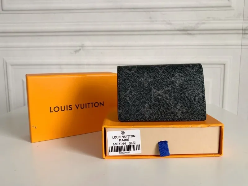 Alternative view of LV Wallets-290