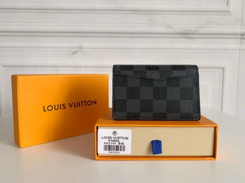 Alternative view of LV Wallets-291
