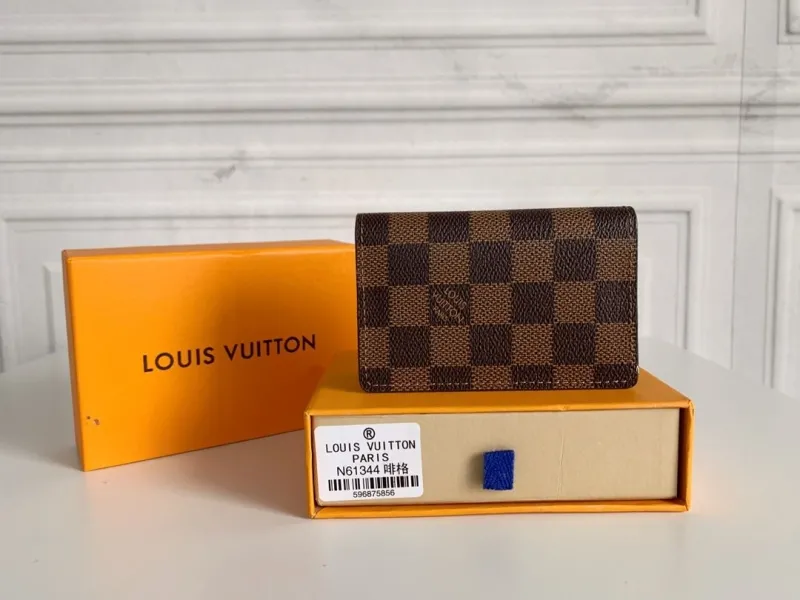 LV Wallets-292
