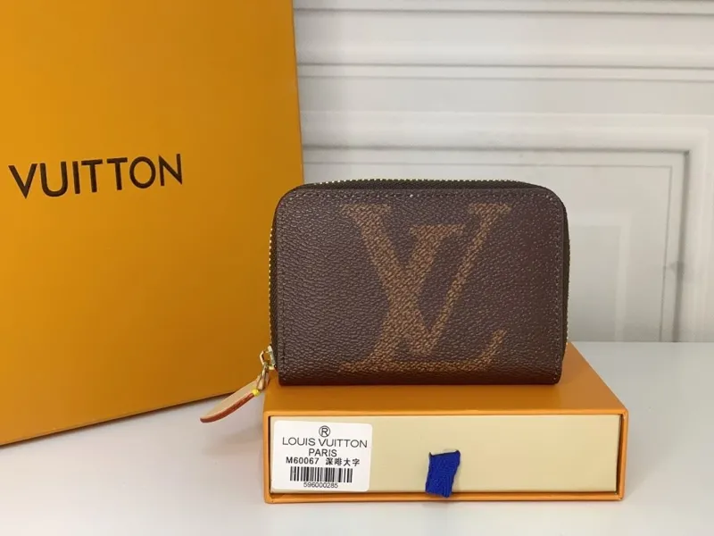 LV Wallets-294