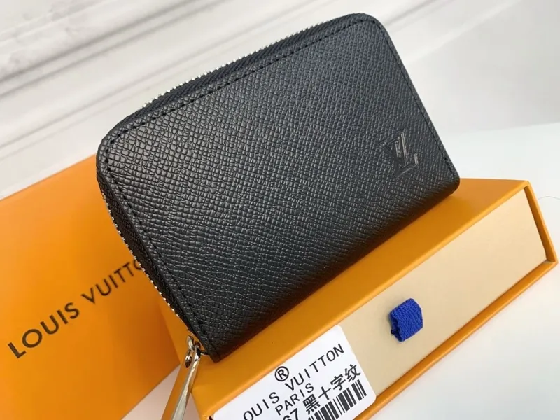 Alternative view of LV Wallets-297