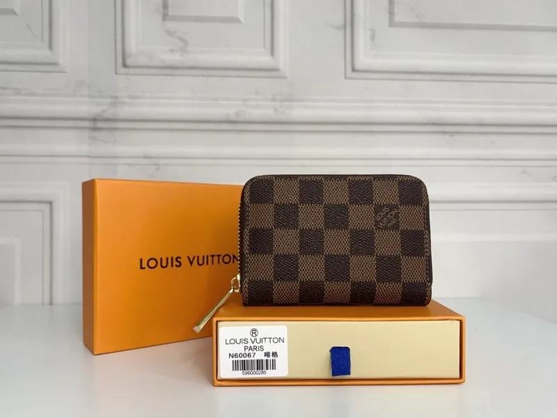 LV Wallets-298