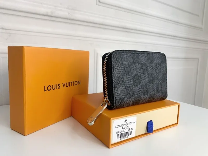 Alternative view of LV Wallets-299