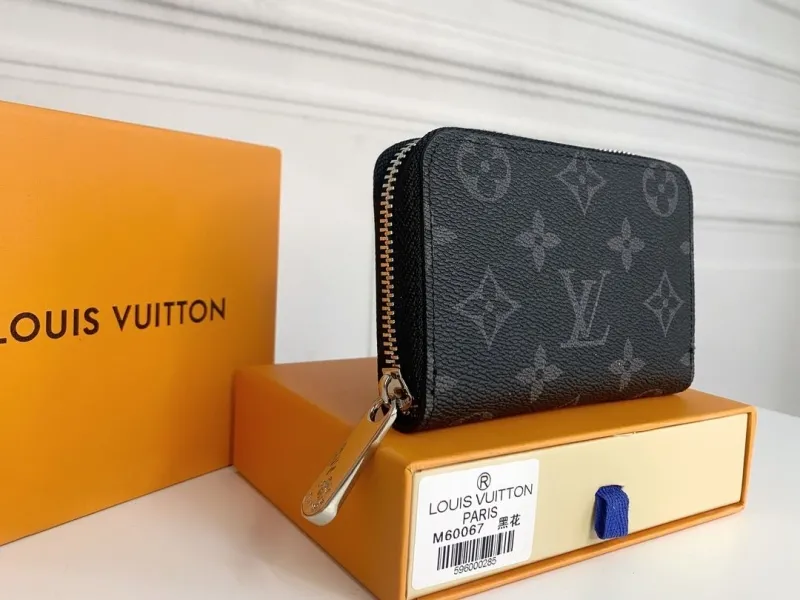 Alternative view of LV Wallets-300
