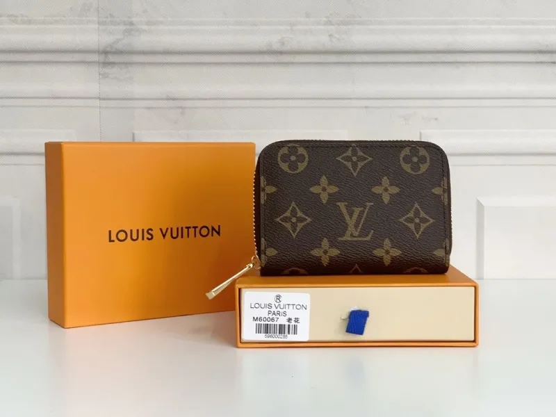 LV Wallets-301