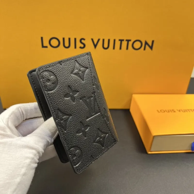 Alternative view of LV Wallets-303