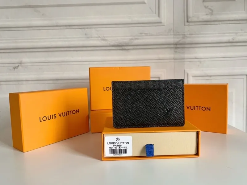 LV Wallets-304