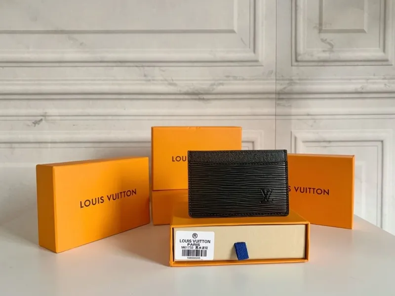 LV Wallets-305