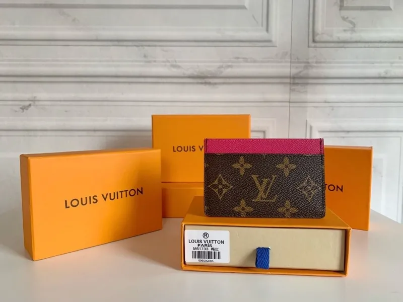 LV Wallets-309