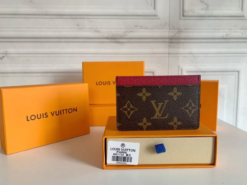 LV Wallets-310