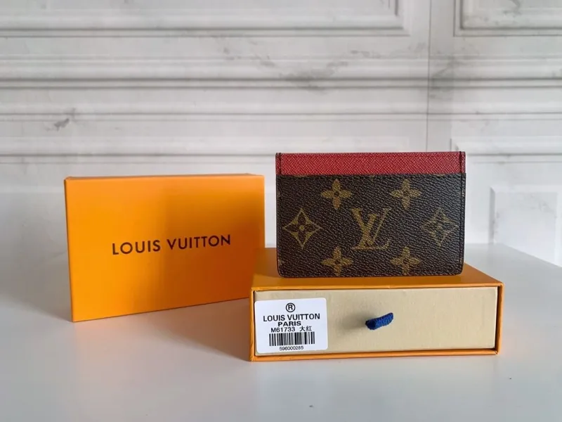 LV Wallets-311